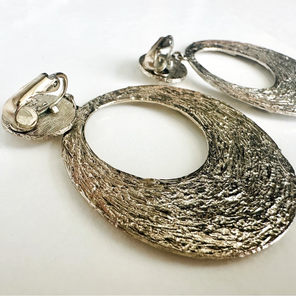 Vintage ART ModeART Silver Statement 1960s Drop Door Knocker Clip Earrings - Picture 7 of 10